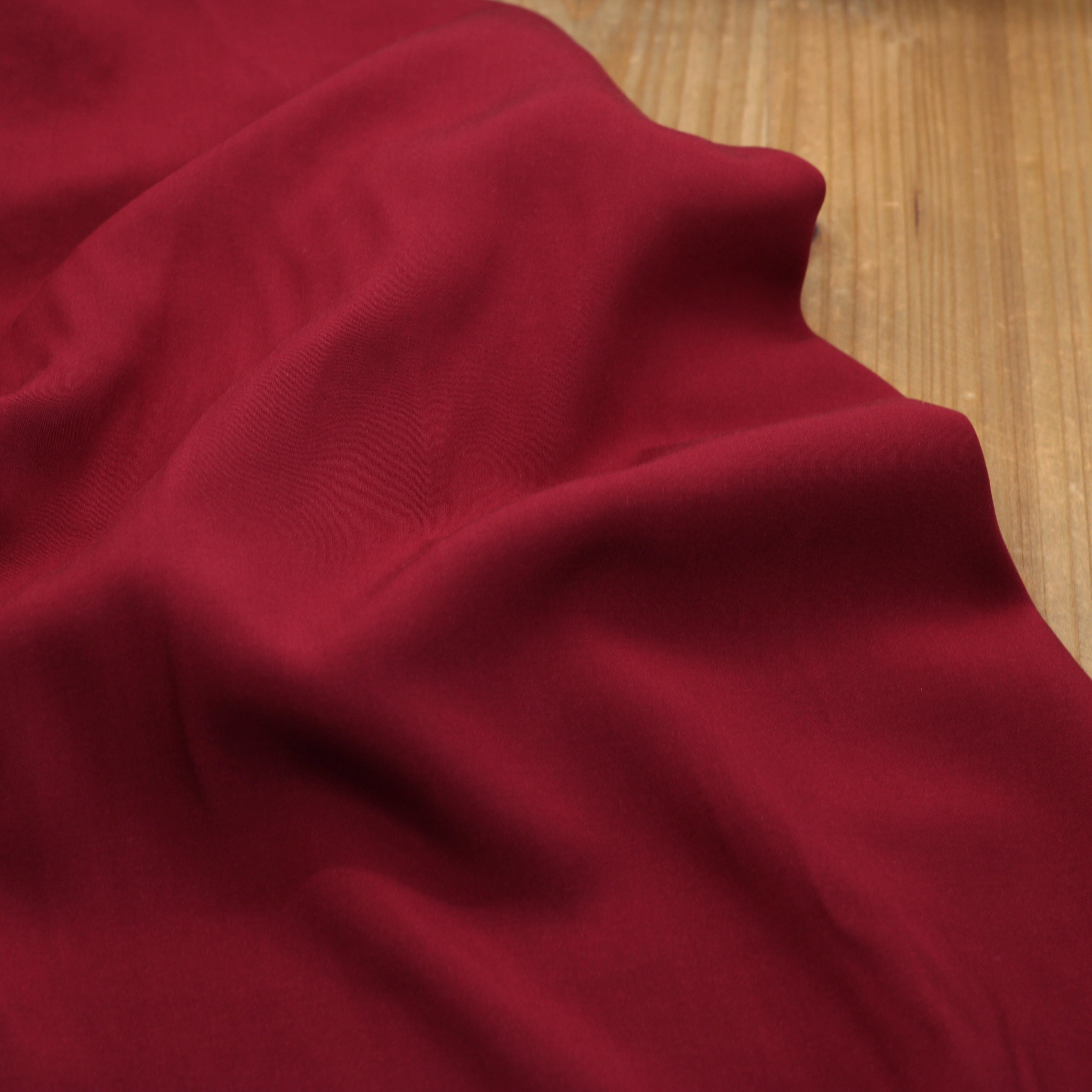 Tissu Viscose Unie - Rouge Bordeaux (Vendu x10cm) Tissus Sélection Gaspard & Léonie | Gaspard et Léonie Tissus en ligne et Mercerie à Toulouse