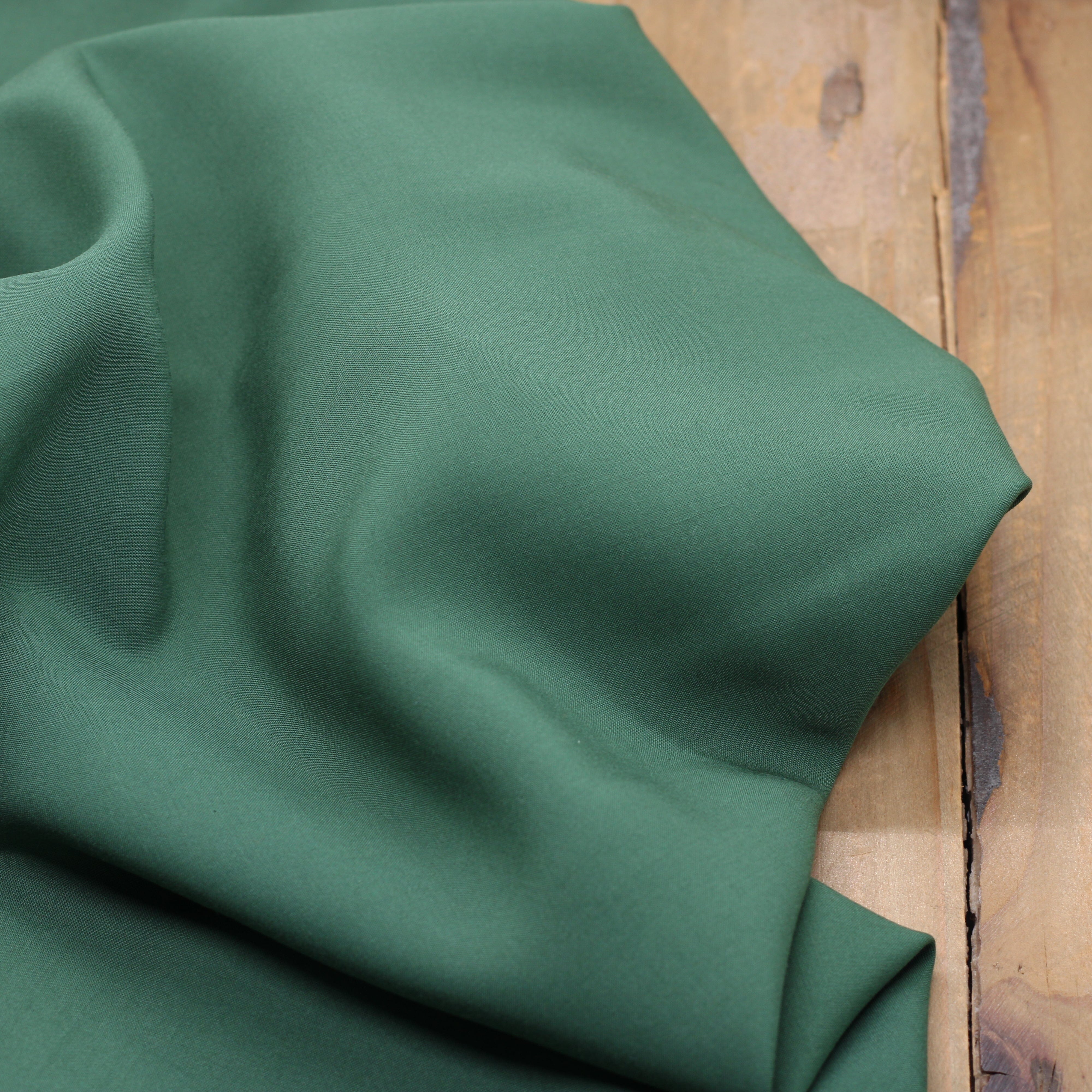 Tissu Viscose Unie - Vert foret (Vendu x10cm) Tissus Sélection Gaspard & Léonie | Gaspard et Léonie Tissus en ligne et Mercerie à Toulouse