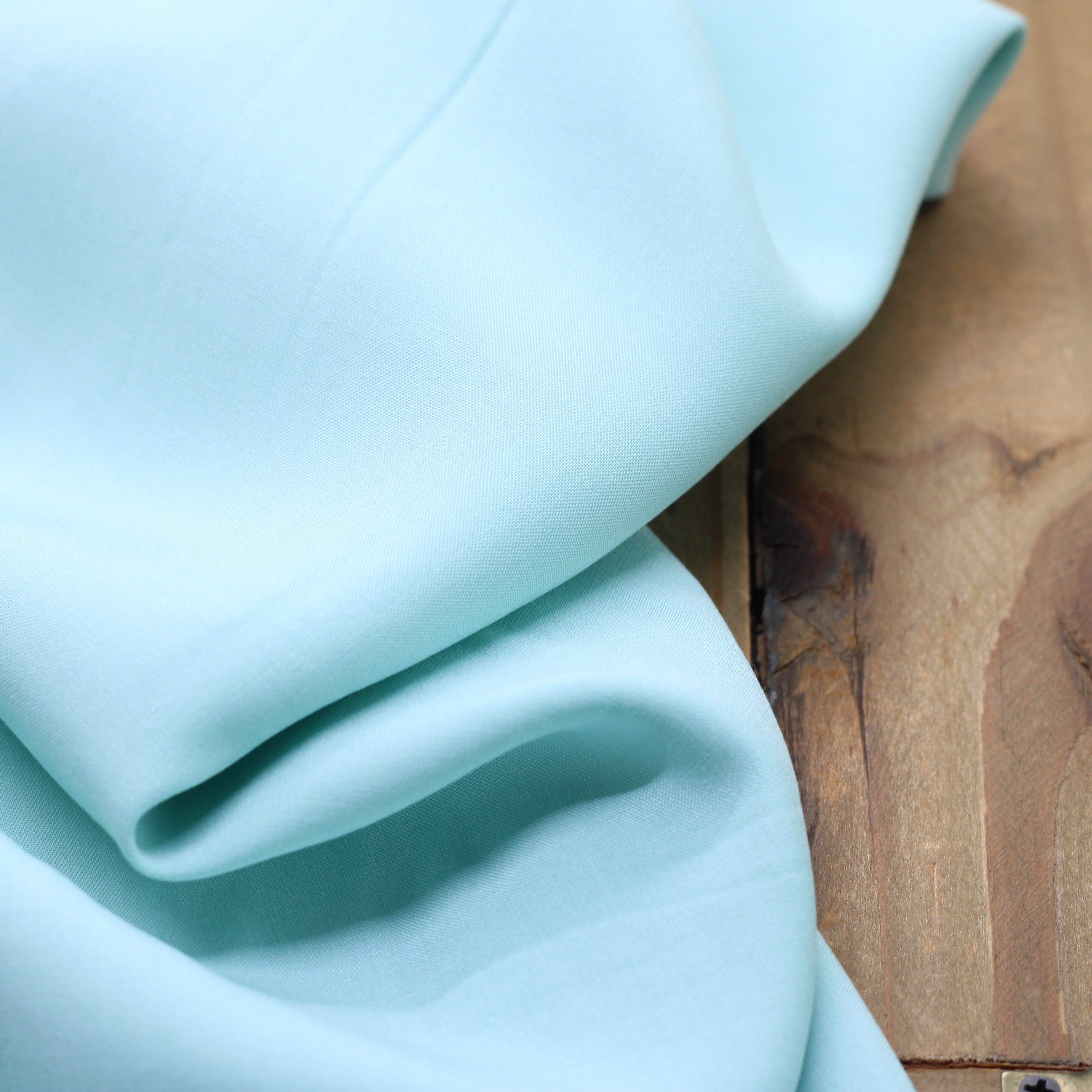 Tissu Viscose Unie - Vert menthe (Vendu x10cm) Tissus Sélection Gaspard & Léonie | Gaspard et Léonie Tissus en ligne et Mercerie à Toulouse