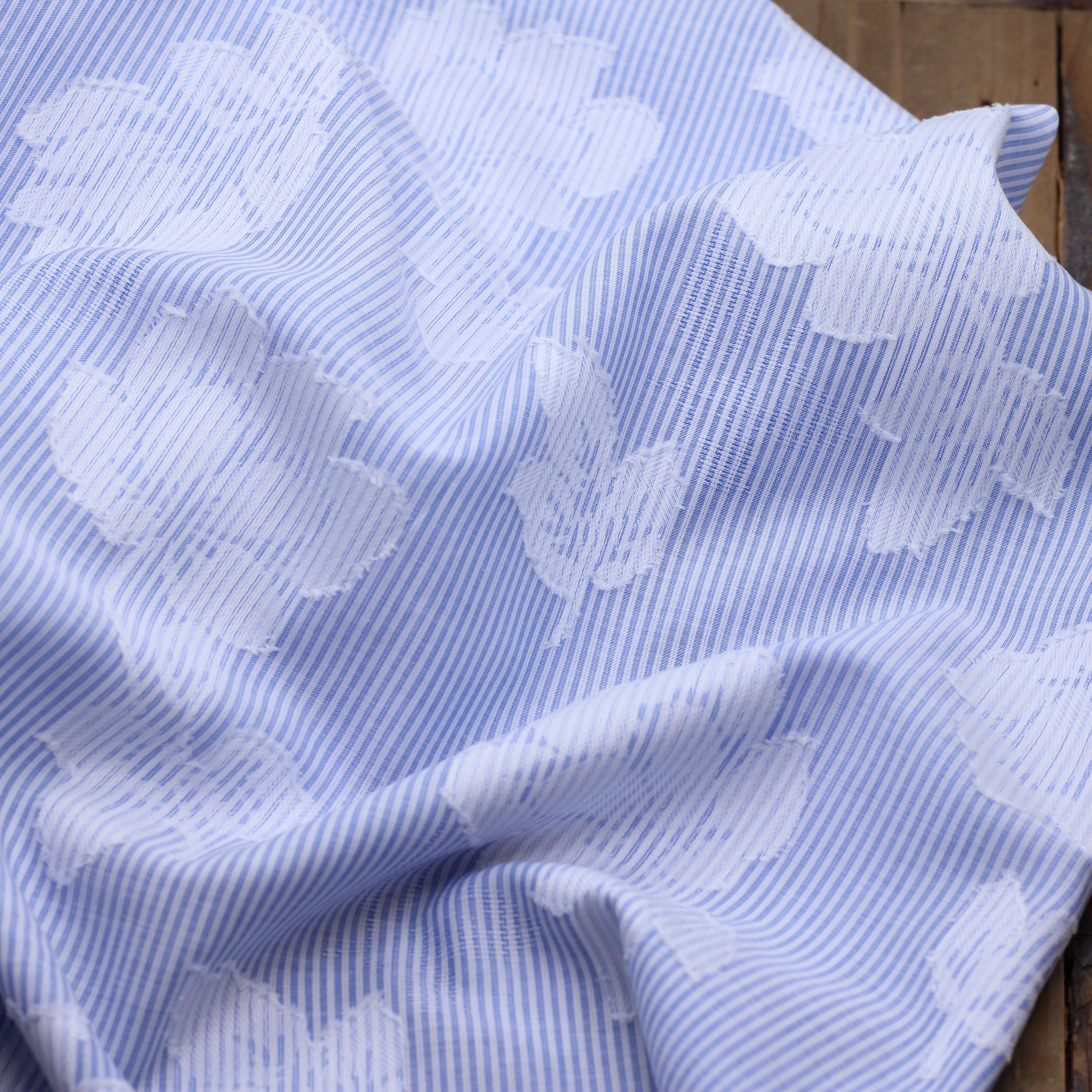 Tissu voile de coton brodé RAYE/FLEURI - Blanc Bleu - (Vendu x10cm) Tissus Sélection Gaspard & Léonie | Gaspard et Léonie Tissus en ligne et Mercerie à Toulouse