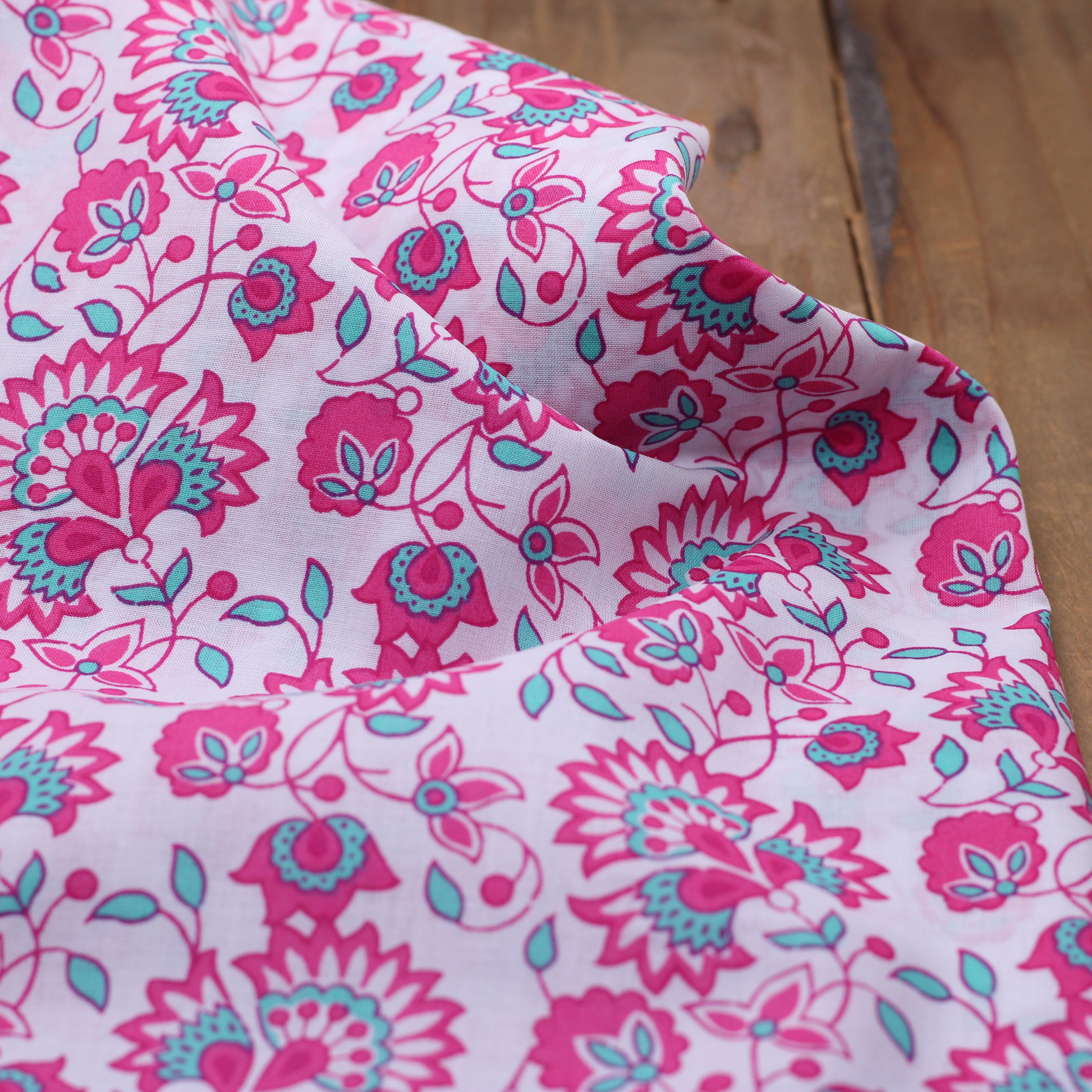 Tissu Voile de coton fleuri - FUSCHIA FLOWERS - Blanc (Vendu x10cm) Tissus Sélection Gaspard & Léonie | Gaspard et Léonie Tissus en ligne et Mercerie à Toulouse