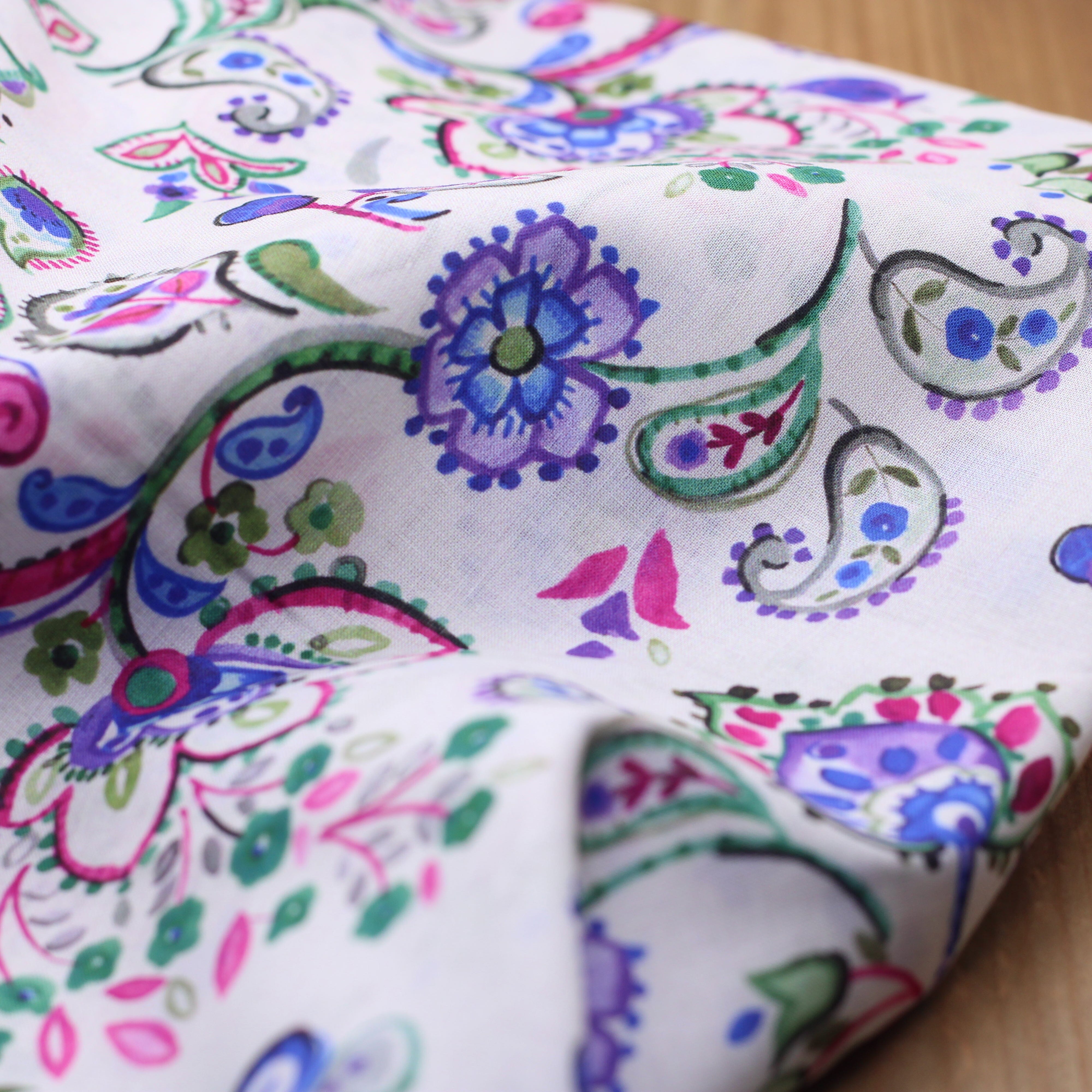 Tissu Voile de coton - FLOWERS CACHEMIRE - Blanc (Vendu x10cm) Tissus Sélection Gaspard & Léonie | Gaspard et Léonie Tissus en ligne et Mercerie à Toulouse