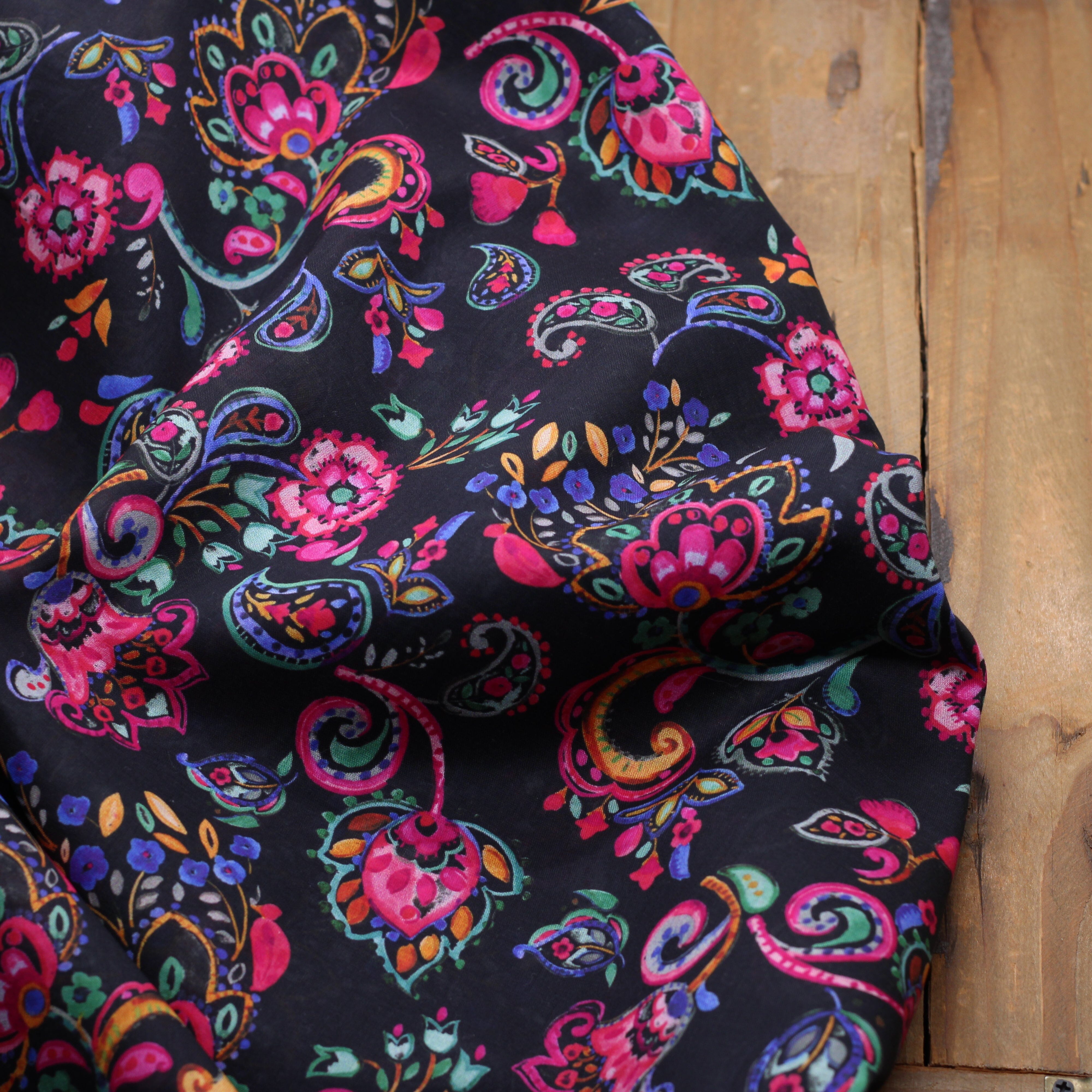 Tissu Voile de coton - FLOWERS CACHEMIRE - Noir (Vendu x10cm) Tissus Sélection Gaspard & Léonie | Gaspard et Léonie Tissus en ligne et Mercerie à Toulouse