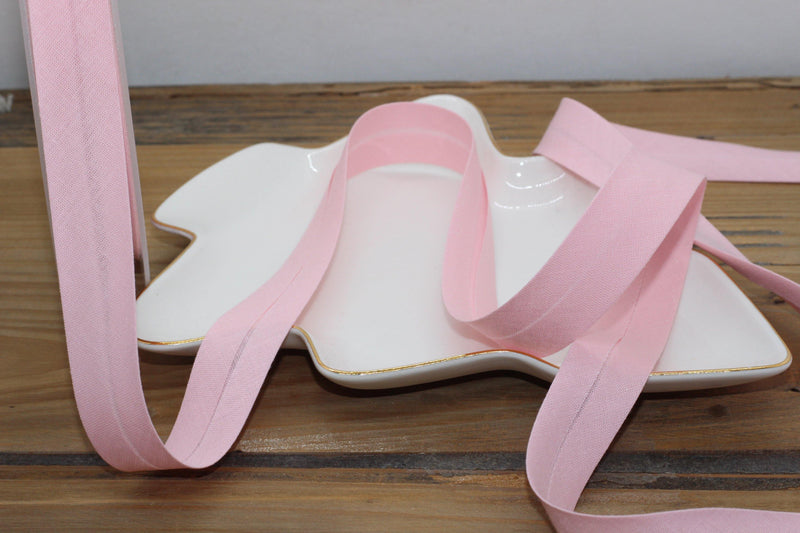 Biais Polycoton uni COL:05 20mm Rose pale (Vendu x10cm) - L'atelier de Gaspard et Léonie