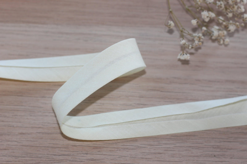Biais Polycoton uni Jaune pale 20mm COL:47 (vendu x10cm) - L'atelier de Gaspard et Léonie