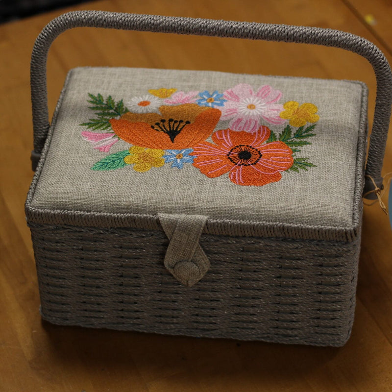 Boite à couture Moyen Modèle -Grise Brodée (MM) Mercerie Sélection Gaspard & Léonie | Gaspard et Léonie Tissus en ligne et Mercerie à Toulouse