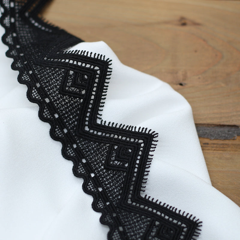 Guipure Dentelle triangle - Noir - 50mm (Vendu x10cm) Mercerie L'atelier de Gaspard et Léonie | Gaspard et Léonie Tissus en ligne et Mercerie à Toulouse