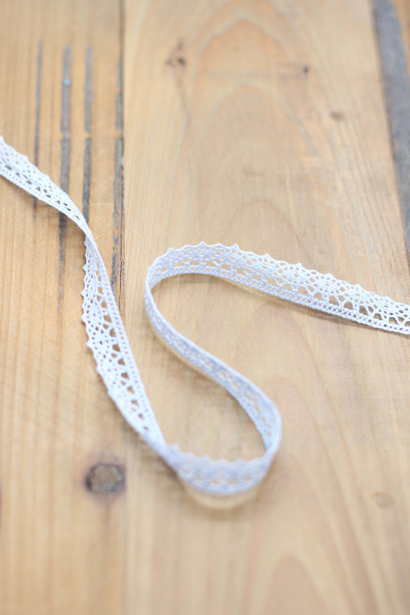 Ruban dentelle/Broderie bleu ciel 12mm (vendu x10cm) Mercerie Sélection Gaspard & Léonie | Gaspard et Léonie Tissus Mercerie Toulouse