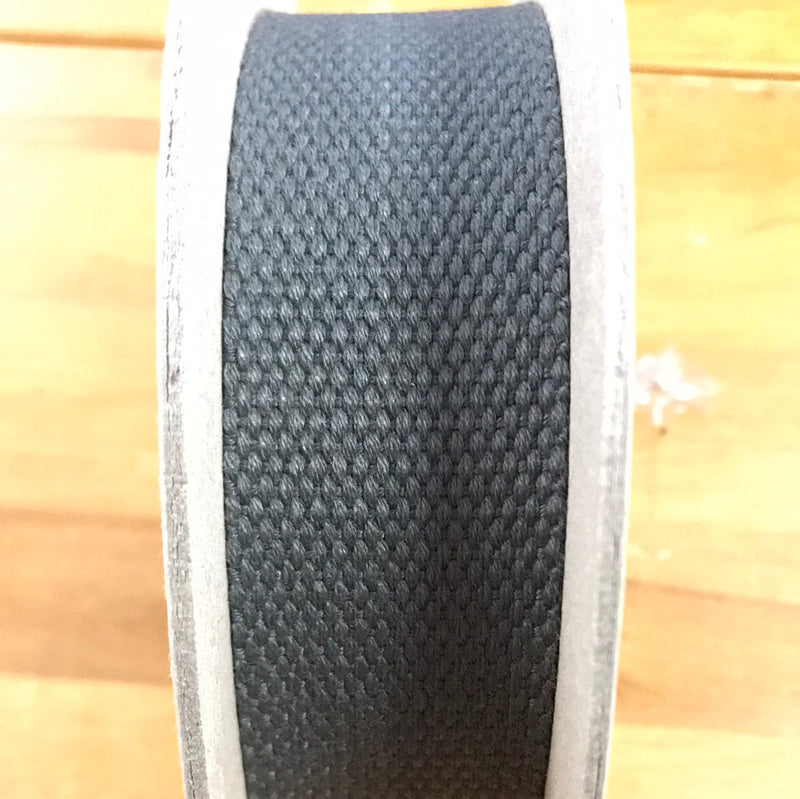 Sangle Unie 30mm (Vendu x10cm) GRIS FONCÉ COL:05 Sélection Gaspard & Léonie | Gaspard et Léonie Tissus en ligne et Mercerie à Toulouse