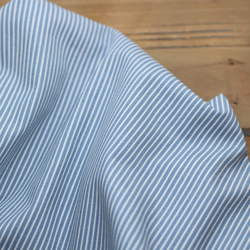 Tissu Coton Denim - Rayé - Bleu Indigo/blanc (Vendu x10cm) Tissus Sélection Gaspard & Léonie | Gaspard et Léonie Tissus en ligne et Mercerie à Toulouse