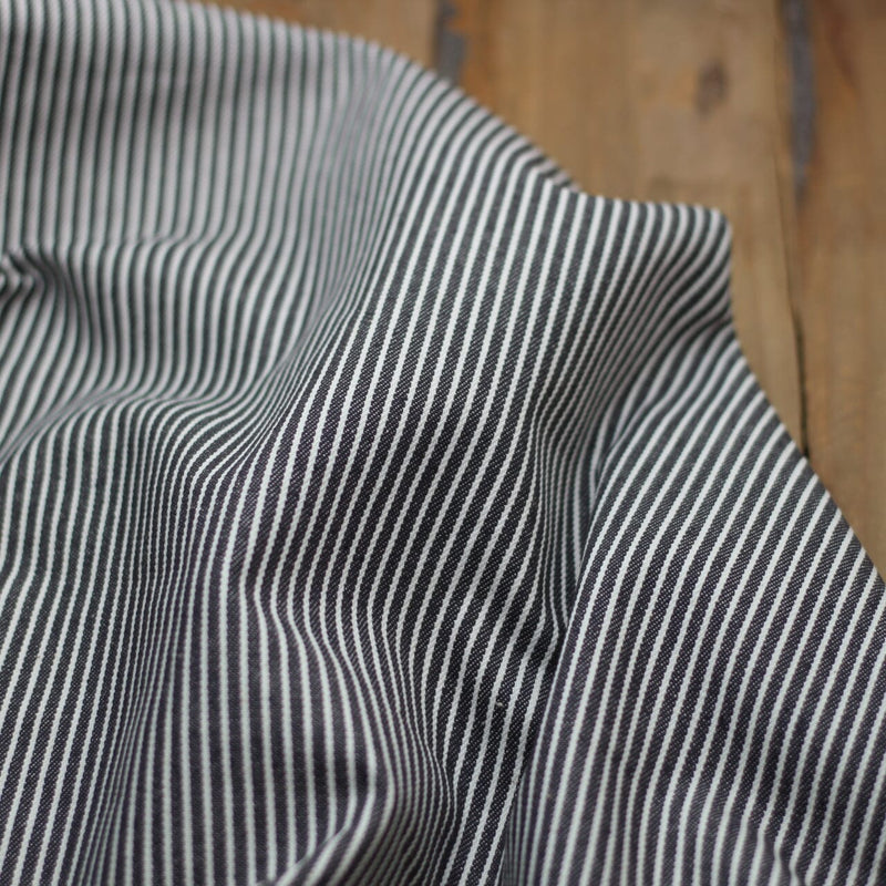Tissu Coton Denim - Rayé - Gris Anthracite/blanc (Vendu x10cm) Tissus Sélection Gaspard & Léonie | Gaspard et Léonie Tissus en ligne et Mercerie à Toulouse