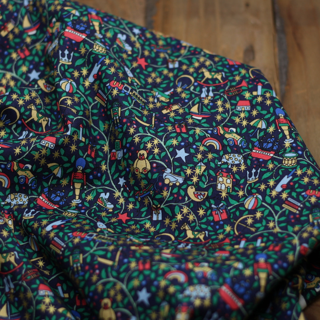 Tissu Coton MAGICAL FOREST GOLD - Liberty Fabrics (Vendu x10cm) Tissus LIBERTY Fabrics | Gaspard et Léonie Tissus en ligne et Mercerie à Toulouse