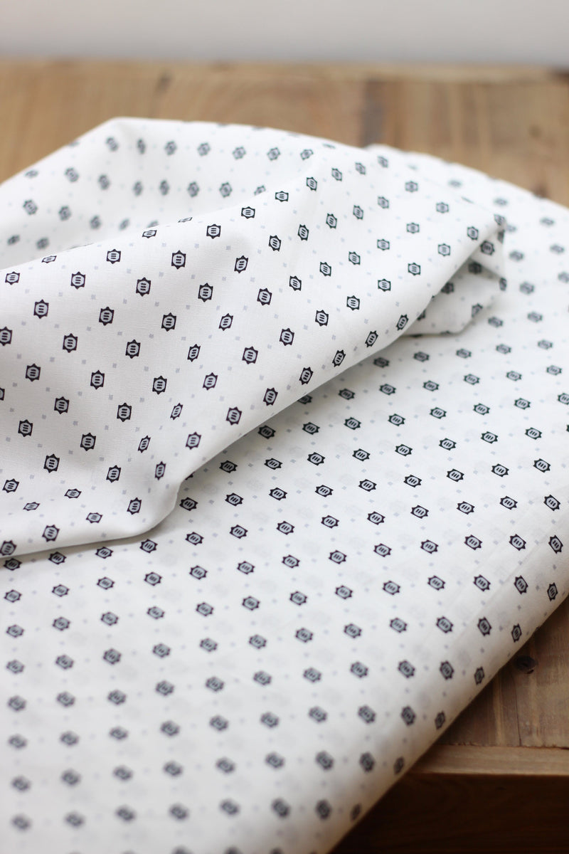 Tissu coton Popeline blanche à Motifs Noirs/Gris (Vendu x10cm) Tissus Sélection Gaspard & Léonie | Gaspard et Léonie Tissus Mercerie Toulouse