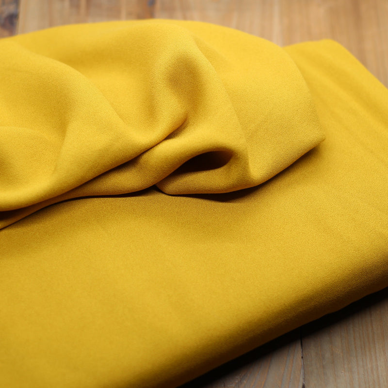 Tissu Crêpe de viscose - Jaune Ochre - VIKKI (Vendu x10cm) Tissus Sélection _FIBRE MOOD | Gaspard et Léonie Tissus Mercerie Toulouse