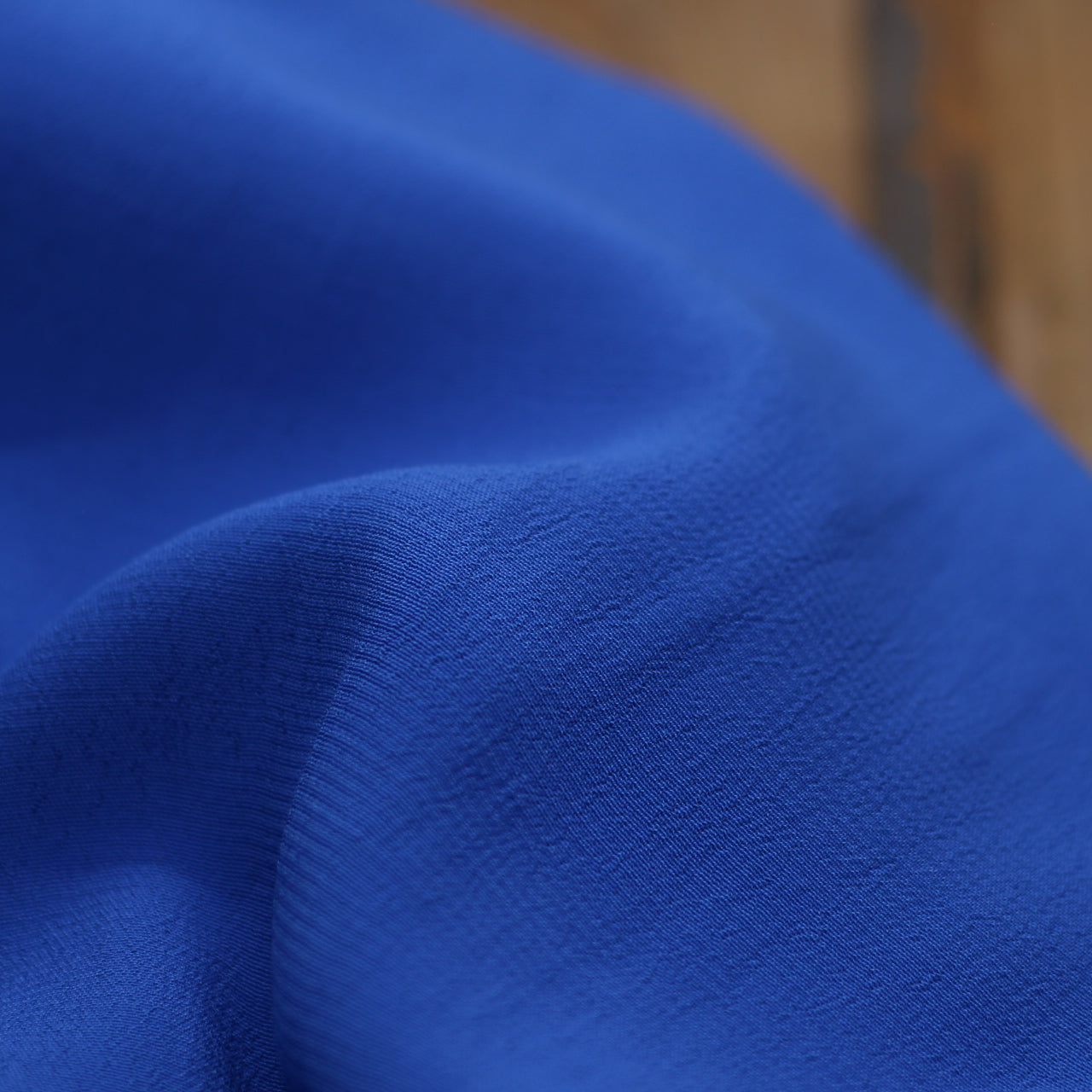 Tissu Crêpe de viscose Mousseline Uni - Bleu Royal (Vendu x10cm) Tissus Sélection Gaspard & Léonie | Gaspard et Léonie Tissus en ligne et Mercerie à Toulouse
