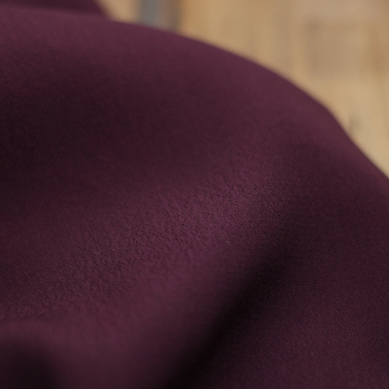 Tissu Crêpe de viscose Mousseline Uni - Bordeaux (Vendu x10cm) Tissus Sélection Gaspard & Léonie | Gaspard et Léonie Tissus en ligne et Mercerie à Toulouse