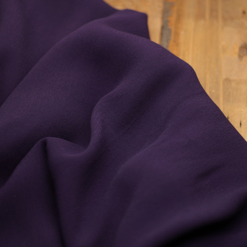 Tissu Crêpe de viscose Mousseline Uni - Violet Prune (Vendu x10cm) Tissus Sélection Gaspard & Léonie | Gaspard et Léonie Tissus en ligne et Mercerie à Toulouse