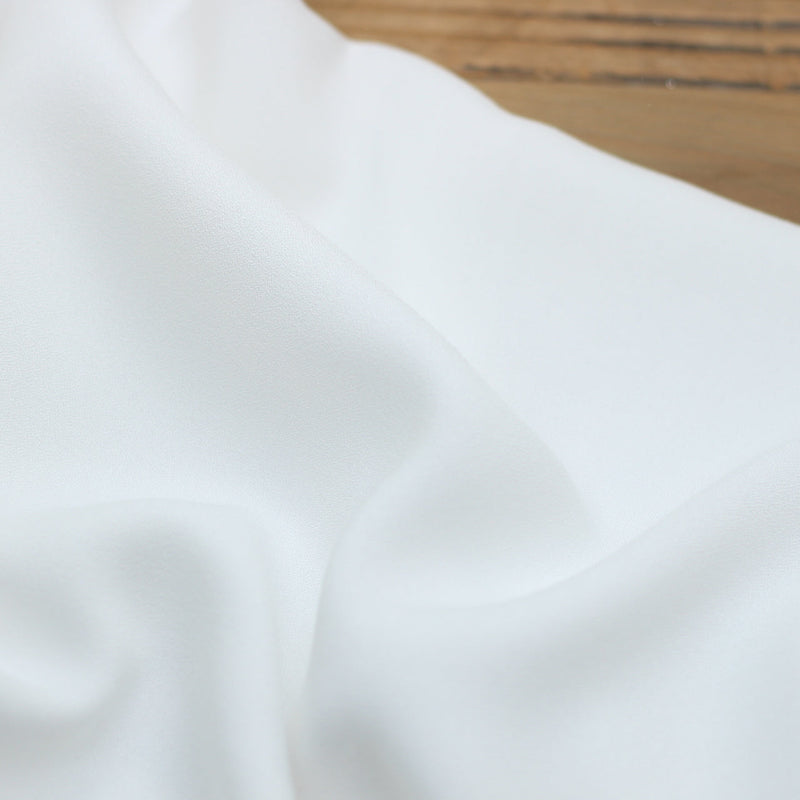 Tissu Crêpe de viscose Uni - Blanc (Vendu x10cm) Tissus Sélection Gaspard & Léonie | Gaspard et Léonie Tissus en ligne et Mercerie à Toulouse