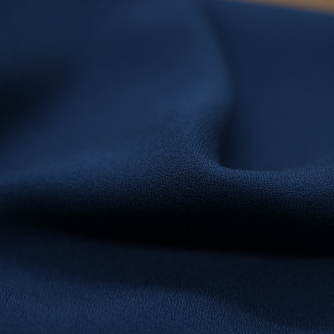 Tissu Crêpe de viscose Uni - Bleu denim (Vendu x10cm) Tissus Sélection Gaspard & Léonie | Gaspard et Léonie Tissus en ligne et Mercerie à Toulouse