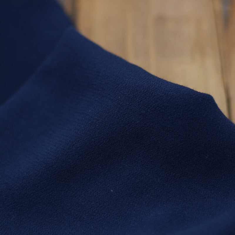 Tissu Crêpe de viscose Uni - Bleu Marine (Vendu x10cm) Tissus Sélection Gaspard & Léonie | Gaspard et Léonie Tissus en ligne et Mercerie à Toulouse