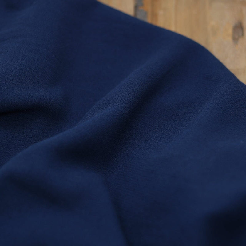 Tissu Crêpe de viscose Uni - Bleu Marine (Vendu x10cm) Tissus Sélection Gaspard & Léonie | Gaspard et Léonie Tissus en ligne et Mercerie à Toulouse