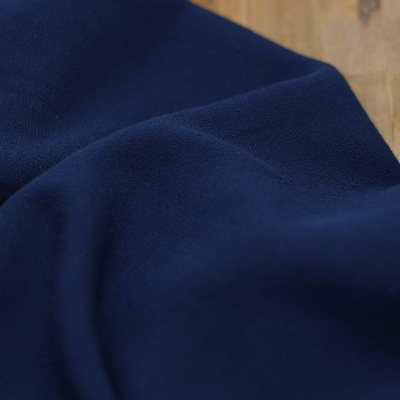 Tissu Crêpe de viscose Uni - Bleu Marine (Vendu x10cm) Tissus Sélection Gaspard & Léonie | Gaspard et Léonie Tissus en ligne et Mercerie à Toulouse