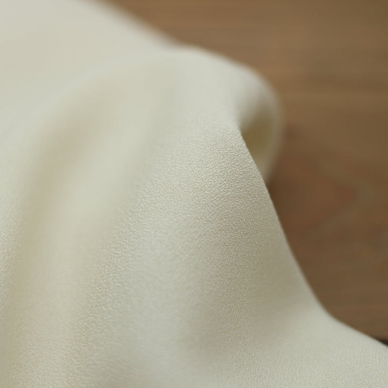 Tissu Crêpe de viscose Uni - Ecru (Vendu x10cm) Tissus Sélection Gaspard & Léonie | Gaspard et Léonie Tissus en ligne et Mercerie à Toulouse