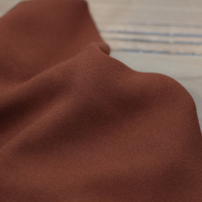 Tissu Crêpe de viscose Uni - Marron Cuivré - VIKKI (Vendu x10cm) Tissus Sélection _FIBRE MOOD | Gaspard et Léonie Tissus en ligne et Mercerie à Toulouse
