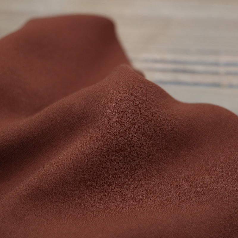 Tissu Crêpe de viscose Uni - Marron Cuivré - VIKKI (Vendu x10cm) Tissus Sélection _FIBRE MOOD | Gaspard et Léonie Tissus en ligne et Mercerie à Toulouse