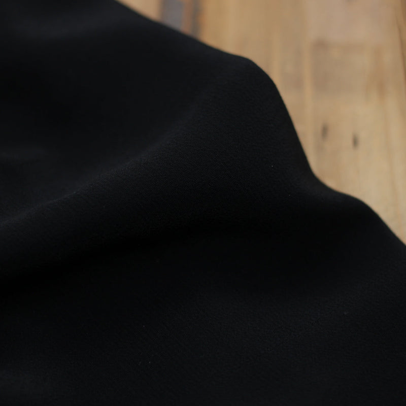 Tissu Crêpe de viscose Uni - Noir (Vendu x10cm) Tissus Sélection Gaspard & Léonie | Gaspard et Léonie Tissus en ligne et Mercerie à Toulouse