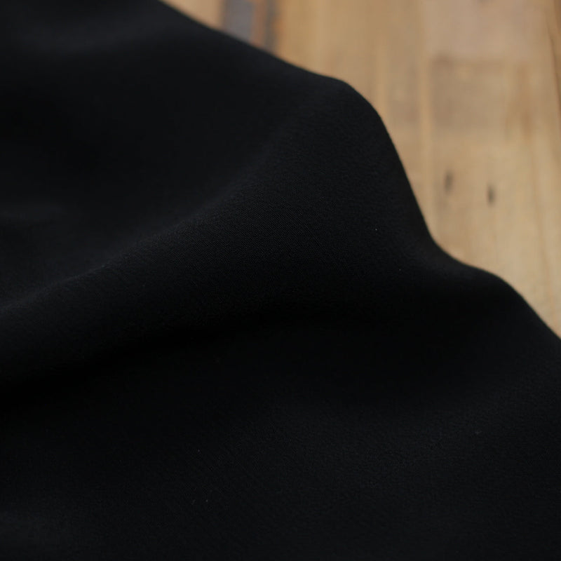 Tissu Crêpe de viscose Uni - Noir (Vendu x10cm) Tissus Sélection Gaspard & Léonie | Gaspard et Léonie Tissus en ligne et Mercerie à Toulouse