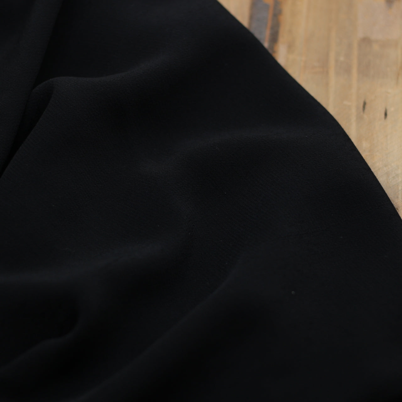 Tissu Crêpe de viscose Uni - Noir (Vendu x10cm) Tissus Sélection Gaspard & Léonie | Gaspard et Léonie Tissus en ligne et Mercerie à Toulouse