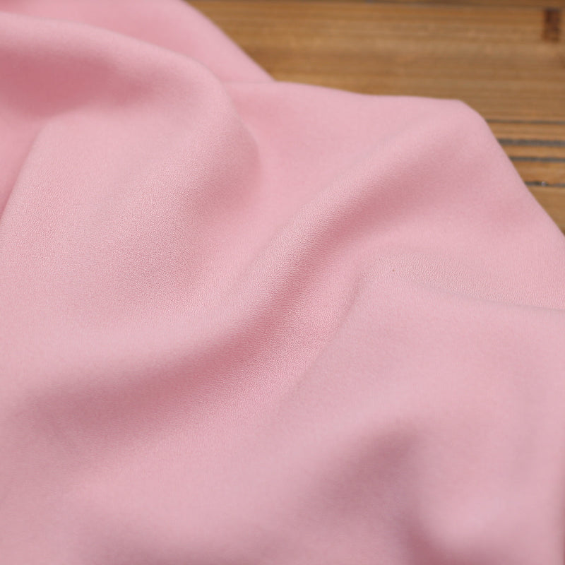 Tissu Crêpe de viscose Uni - Rose pétale (Vendu x10cm) Tissus Sélection Gaspard & Léonie | Gaspard et Léonie Tissus en ligne et Mercerie à Toulouse