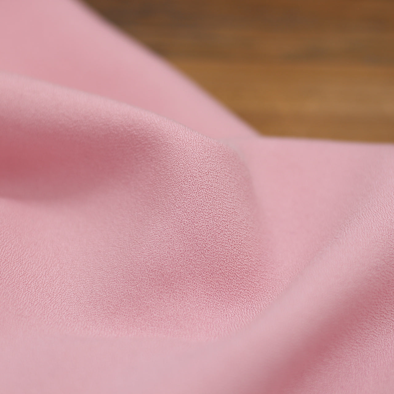 Tissu Crêpe de viscose Uni - Rose pétale (Vendu x10cm) Tissus Sélection Gaspard & Léonie | Gaspard et Léonie Tissus en ligne et Mercerie à Toulouse
