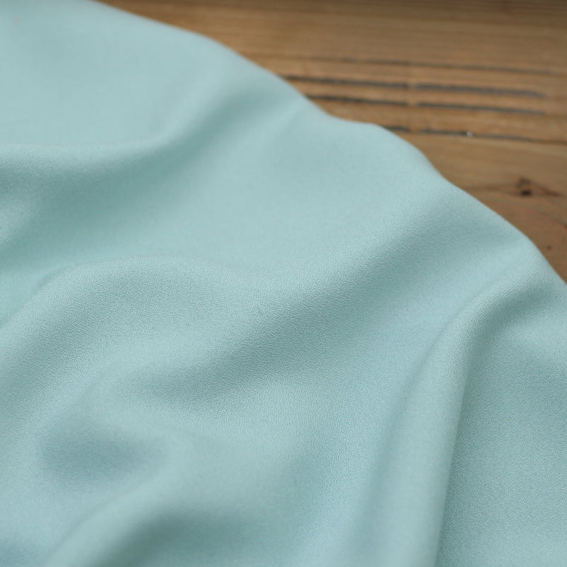 Tissu Crêpe de viscose Uni - Vert d'eau (Vendu x10cm) Tissus Sélection Gaspard & Léonie | Gaspard et Léonie Tissus en ligne et Mercerie à Toulouse