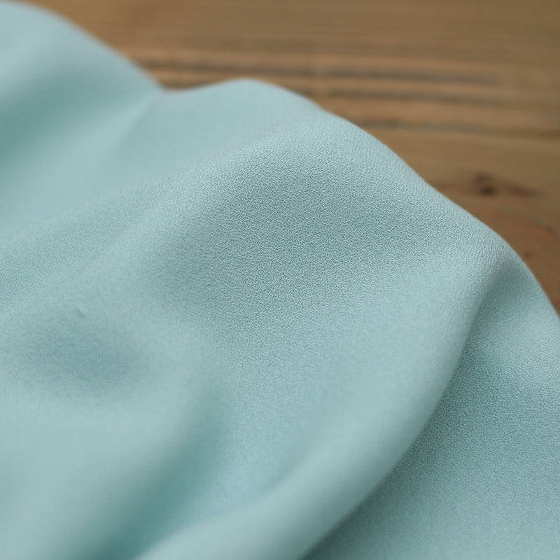 Tissu Crêpe de viscose Uni - Vert d'eau (Vendu x10cm) Tissus Sélection Gaspard & Léonie | Gaspard et Léonie Tissus en ligne et Mercerie à Toulouse