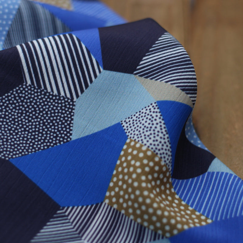 Tissu Crêpe - Galets - Bleu/Marine | Gaspard et Léonie (Vendu x10cm) Tissus Sélection Gaspard & Léonie | Gaspard et Léonie Tissus en ligne et Mercerie à Toulouse