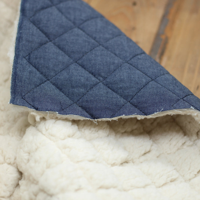 Tissu Denim Matelassé doublé Sherpa - Bleu (Vendu x10cm) REASSORT DEBUT OCTOBRE Tissus Sélection Gaspard & Léonie | Gaspard et Léonie Tissus en ligne et Mercerie à Toulouse