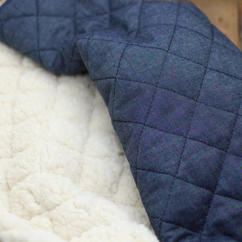Tissu Denim Matelassé doublé Sherpa - Bleu (Vendu x10cm) REASSORT DEBUT OCTOBRE Tissus Sélection Gaspard & Léonie | Gaspard et Léonie Tissus en ligne et Mercerie à Toulouse