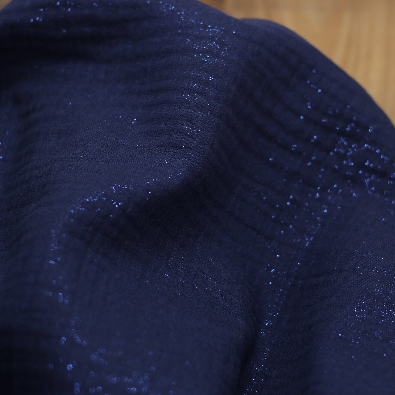 Tissu double gaze de coton - Bleu marine pailleté bleu (Vendu x10cm) Tissus Sélection Gaspard & Léonie | Gaspard et Léonie Tissus en ligne et Mercerie à Toulouse