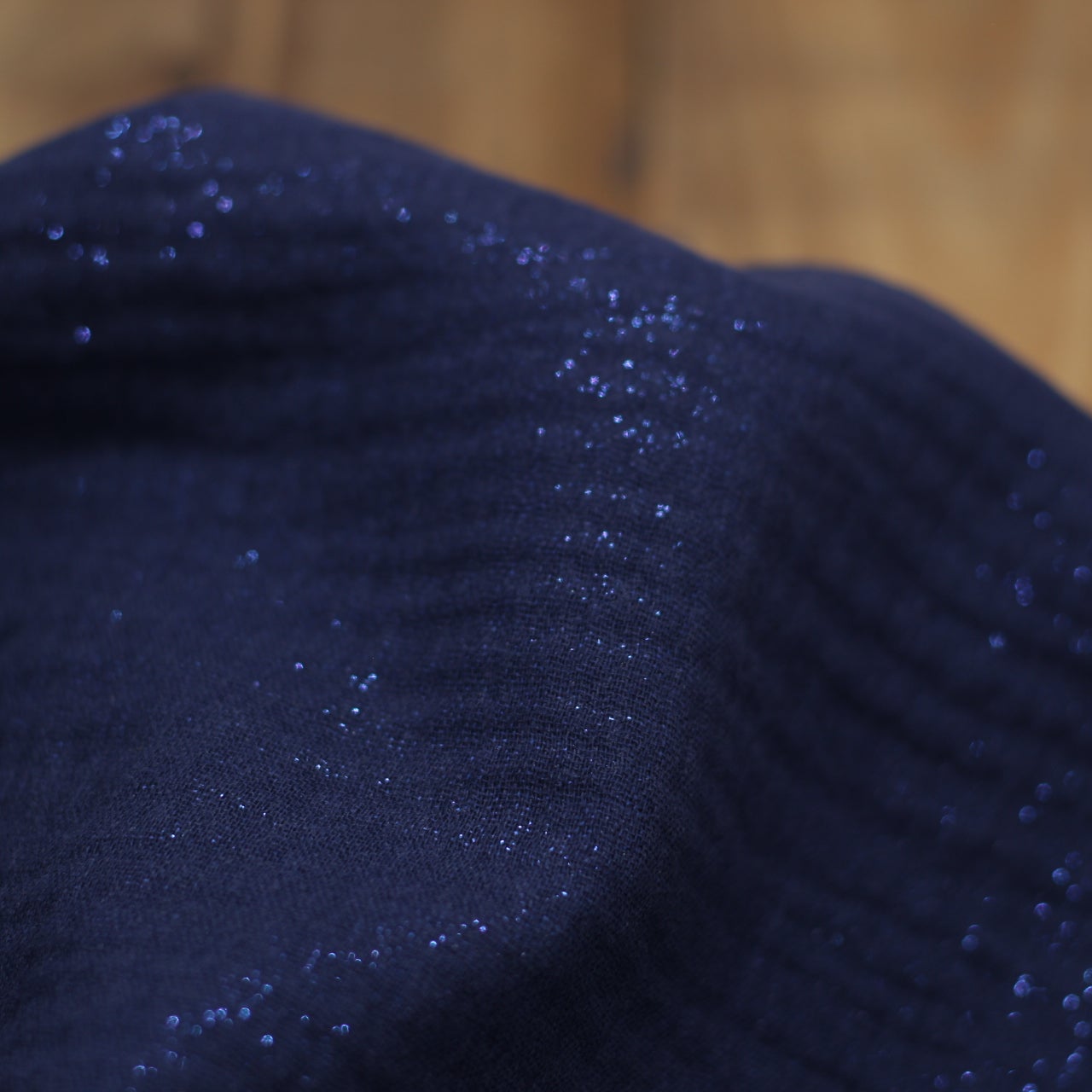 Tissu double gaze de coton - Bleu marine pailleté bleu (Vendu x10cm) Tissus Sélection Gaspard & Léonie | Gaspard et Léonie Tissus en ligne et Mercerie à Toulouse