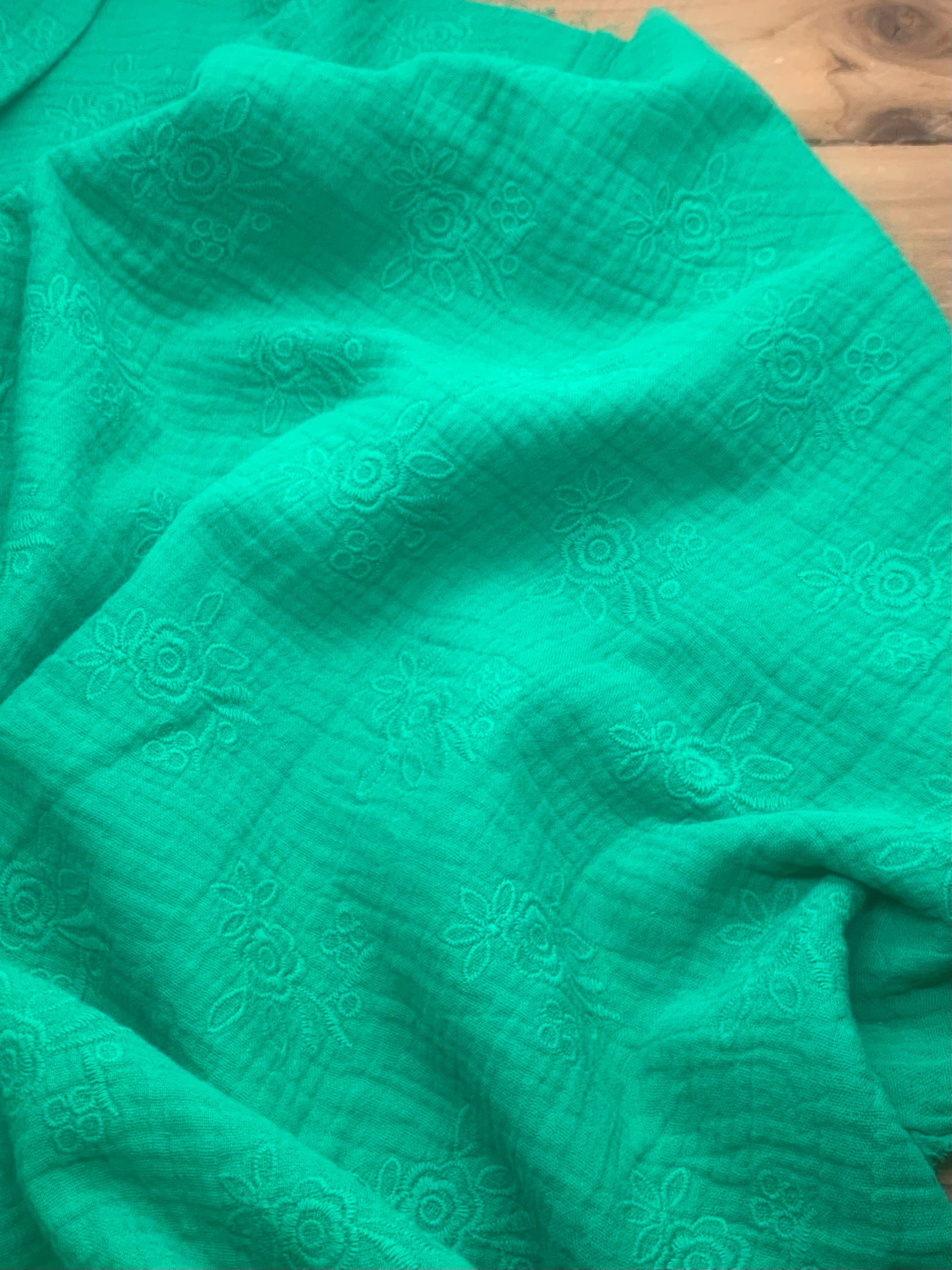 Tissu double Gaze de coton brodée - Vert prairie (Vendu x10cm) Tissus Sélection Gaspard & Léonie | Gaspard et Léonie Tissus en ligne et Mercerie à Toulouse