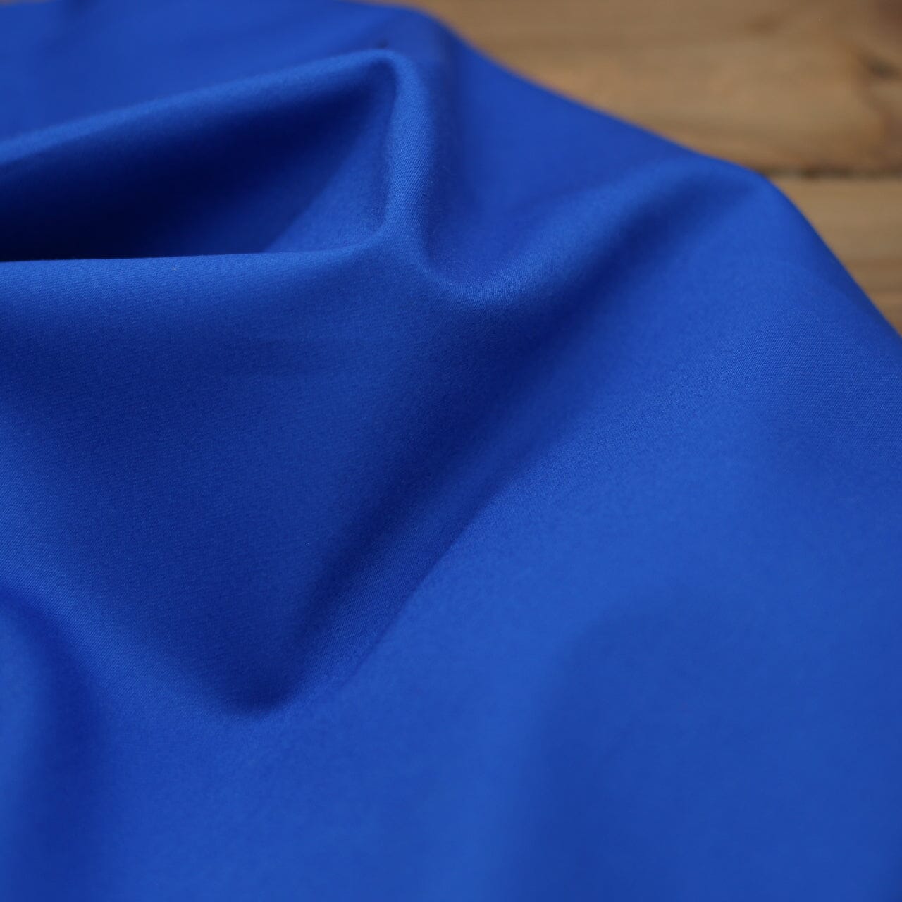 Tissu Gabardine de coton unie Stretch - Bleu royal (Vendu par 10cm) Tissus Sélection Gaspard & Léonie | Gaspard et Léonie Tissus en ligne et Mercerie à Toulouse