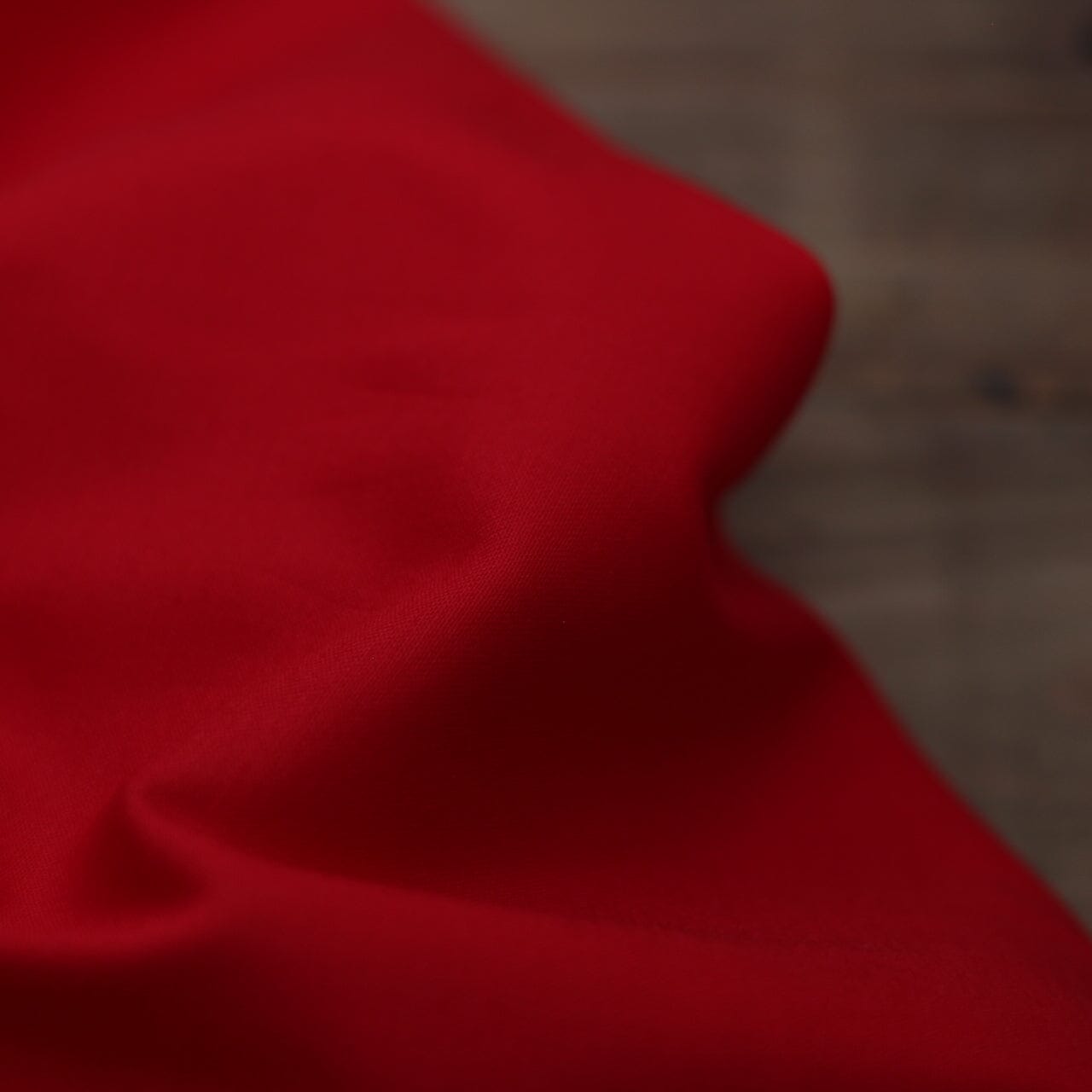 Tissu Gabardine de coton unie Stretch - Rouge (Vendu par 10cm) Tissus Sélection Gaspard & Léonie | Gaspard et Léonie Tissus en ligne et Mercerie à Toulouse