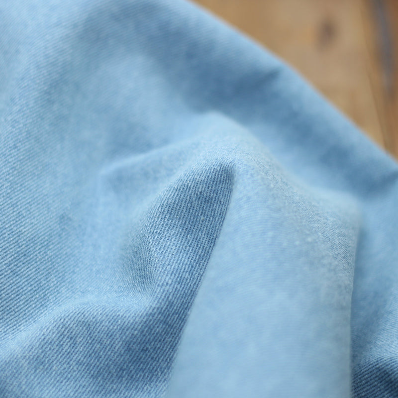 Tissu Jean - Bleu Clair (Vendu x10cm) Tissus Sélection Gaspard & Léonie | Gaspard et Léonie Tissus en ligne et Mercerie à Toulouse