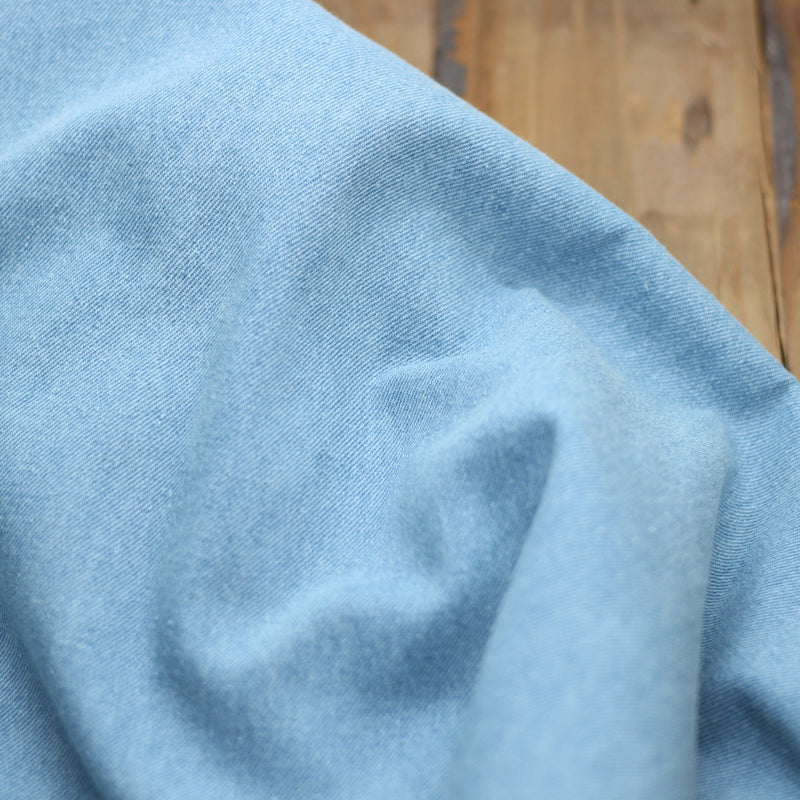 Tissu Jean - Bleu Clair (Vendu x10cm) Tissus Sélection Gaspard & Léonie | Gaspard et Léonie Tissus en ligne et Mercerie à Toulouse