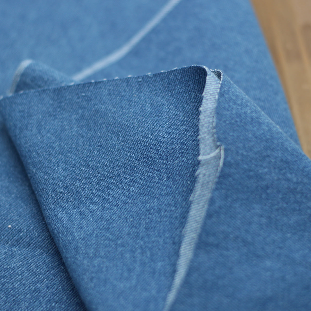 Tissu Jean - Bleu Moyen (Vendu x10cm) Tissus Sélection Gaspard & Léonie | Gaspard et Léonie Tissus en ligne et Mercerie à Toulouse