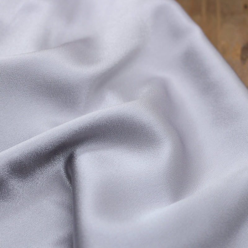 Tissu Satin de Viscose Unie - Argent (Vendu x10cm) Tissus Sélection Gaspard & Léonie | Gaspard et Léonie Tissus en ligne et Mercerie à Toulouse