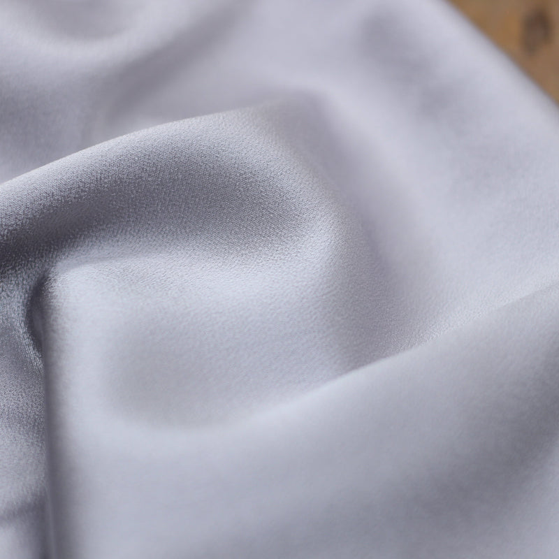 Tissu Satin de Viscose Unie - Argent (Vendu x10cm) Tissus Sélection Gaspard & Léonie | Gaspard et Léonie Tissus en ligne et Mercerie à Toulouse