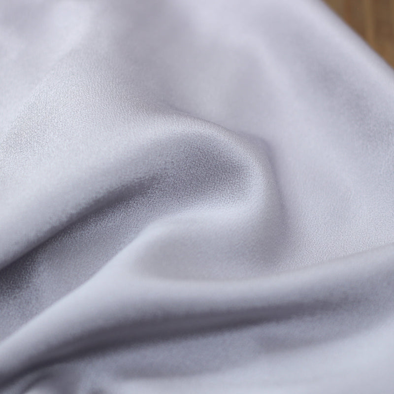 Tissu Satin de Viscose Unie - Argent (Vendu x10cm) Tissus Sélection Gaspard & Léonie | Gaspard et Léonie Tissus en ligne et Mercerie à Toulouse
